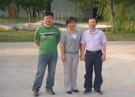 德國(guó)膠王優(yōu)沃德（中國(guó)）粘膠劑有限公司聶志勤總經(jīng)理和技術(shù)經(jīng)理朱工到三水工廠(chǎng)考察和指導(dǎo)工作
